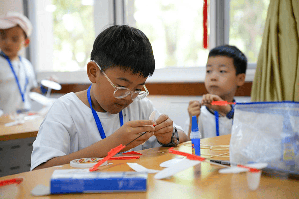 科技助力发展 圆梦航空航天