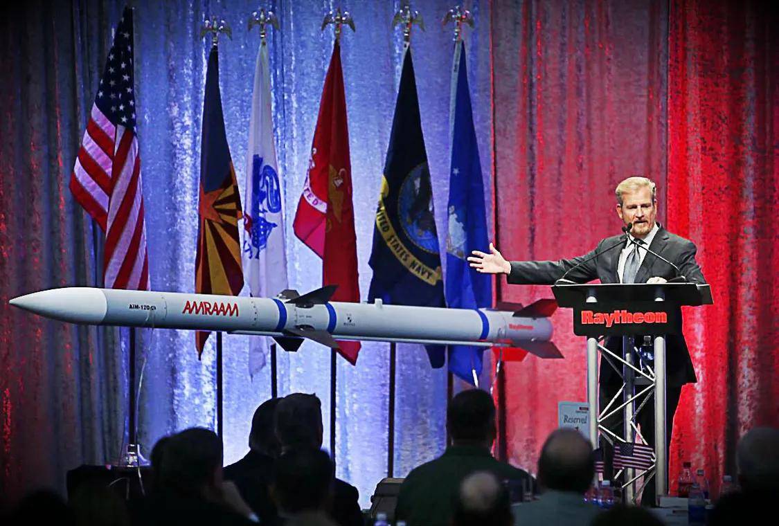 终于追上霹雳15了！美军300亿美元研发AIM260，碰上霹雳17咋办？