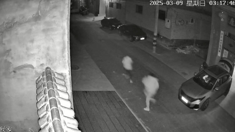 监控曝光!山西一男子因前女友拒复合持刀闯入家中,女子哥哥在家门口遇害,案件近日将开庭