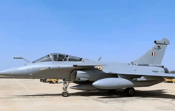 歼10CE又给中国长脸！印媒罕见承认：阵风确实被击落，但不是4架