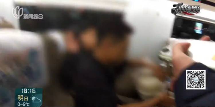 上海阿姨卡里突然多出一笔巨款!这笔钱竟被带到墓地……