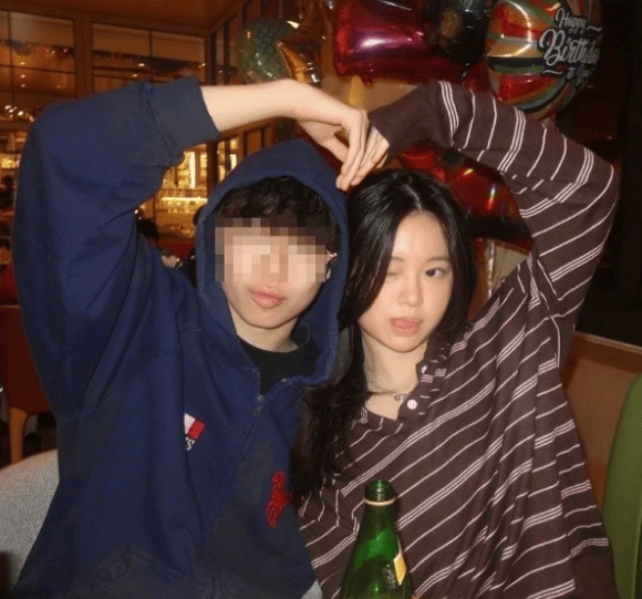 陈自瑶回应13岁女儿恋情：请尊重一个普通青少年的权利