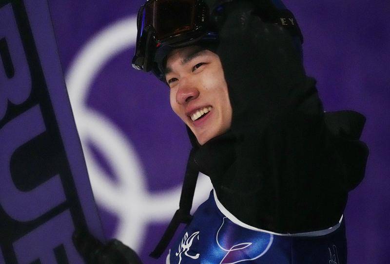 冬奥会单板大跳台预赛：苏翊鸣绝境逆转 葛春宇杨文龙出局