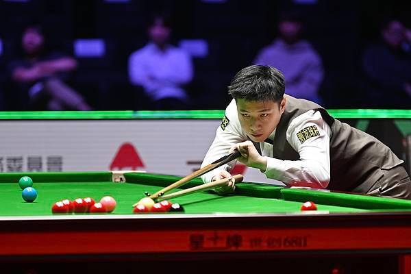 斯诺克大奖赛|中国球手八强占据六席,赵心童惊天逆转塞尔比
