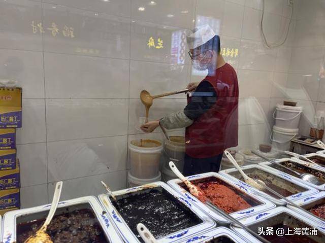 7天狂卖1吨！上海阿姨爷叔排长队也要买，“这酱特别香，吃了让人难忘！”