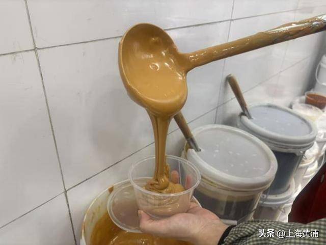 7天狂卖1吨！上海阿姨爷叔排长队也要买，“这酱特别香，吃了让人难忘！”